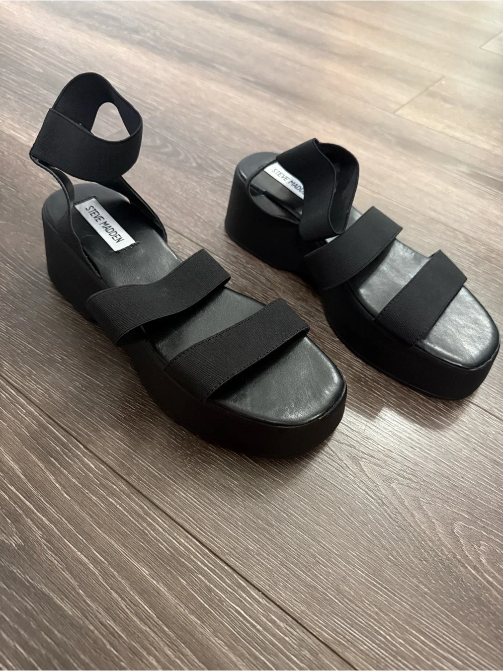 Steve Madden Black Platform Sandal with Elastic Straps SASHES 8m